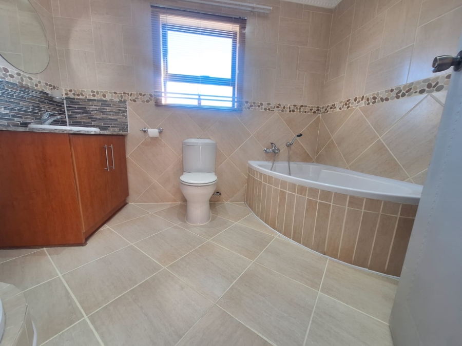 5 Bedroom Property for Sale in Roylglen Gardens Northern Cape
